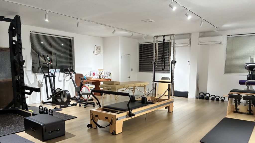 霧島市のSata studioで行うピラティスとパーソナルトレーニングのスタジオ風景