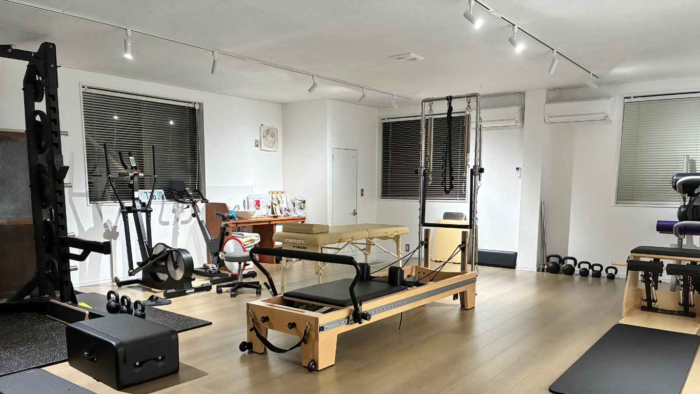 霧島市のSata studioで行うピラティスとパーソナルトレーニングのスタジオ風景